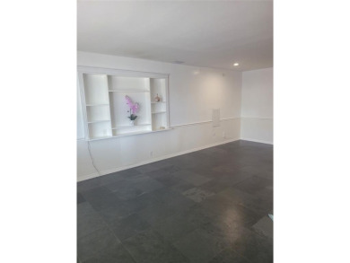 BOATER'S PARADISE..Deep water, no fixed bridges!  Best direct