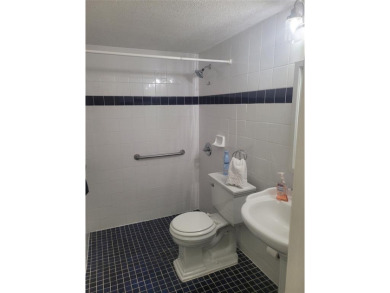 BOATER'S PARADISE..Deep water, no fixed bridges!  Best direct