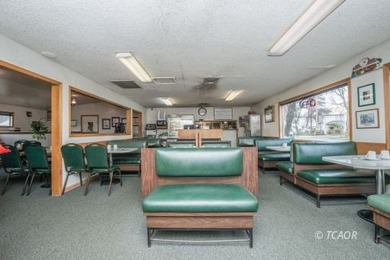 Total square footage of all buildings is 7,325, A very thriving