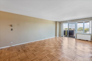 Welcome to this spacious, dog-friendly one-bedroom mid-size