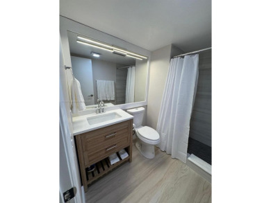 COMPLETELY RENOVATED  2BR/2BA apartment in Hollybrook! This