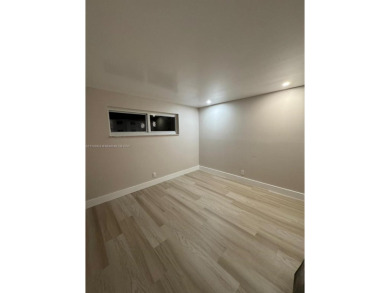 COMPLETELY RENOVATED  2BR/2BA apartment in Hollybrook! This