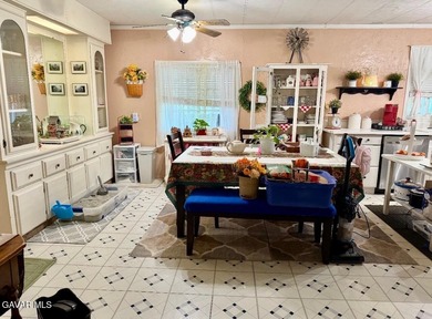 Spacious 4-Bed, 2-Bath Home in Rancho Mirage Mobile Home Park! -