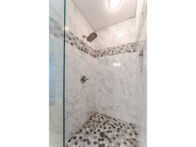 PRICE CORRECTION, SELLERS READY TO SELL!!  BEAUTIFUL SUMMERHOUSE