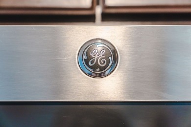 PRICE CORRECTION, SELLERS READY TO SELL!!  BEAUTIFUL SUMMERHOUSE