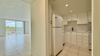 Welcome to Keystone Harbor Club! Newly renovated, spacious 1BD/1