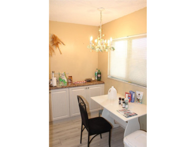 Lovely 2/2 condo is in the desirable Boca Barwood 55+ community