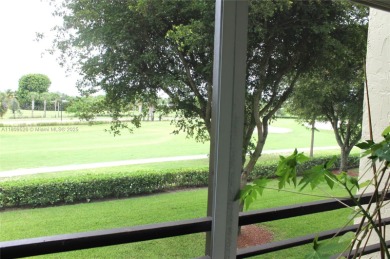 Lovely 2/2 condo is in the desirable Boca Barwood 55+ community