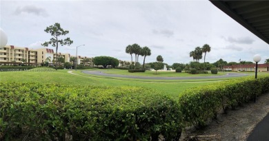 Lovely 2/2 condo is in the desirable Boca Barwood 55+ community
