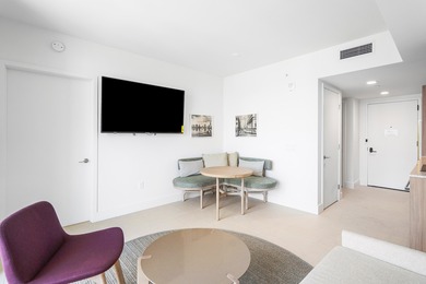 By combining the local atmosphere of a homestay with the service