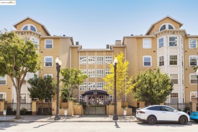 Hello, Downtown Oakland! 555 10th St #315 is a perfectly