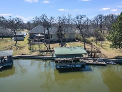 Welcome to your waterfront retreat in the family friendly