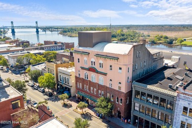 Fully furnished 1 bed, 1 bath condo with views of the iconic