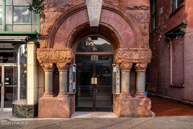 Fully furnished 1 bed, 1 bath condo with views of the iconic