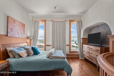 Fully furnished 1 bed, 1 bath condo with views of the iconic