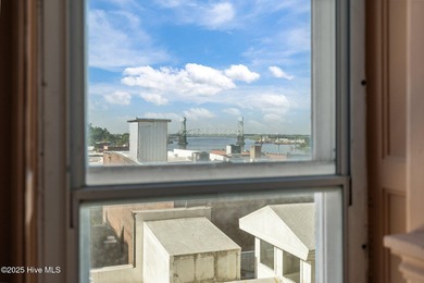 Fully furnished 1 bed, 1 bath condo with views of the iconic