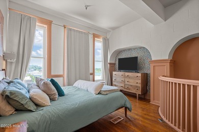 Fully furnished 1 bed, 1 bath condo with views of the iconic