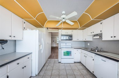 Under contract-accepting backup offers. Excellent value and