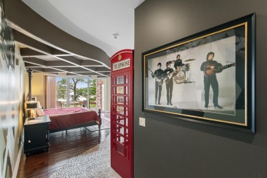 A deluxe lakefront condominium suite!This wonderfully decorated