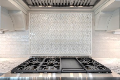 One or more photo(s) has been virtually staged. Price