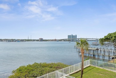 Gorgeous Waterfront Condo with Breathtaking Views! Wake up to
