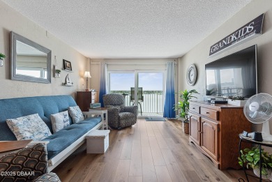 Gorgeous Waterfront Condo with Breathtaking Views! Wake up to