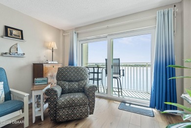 Gorgeous Waterfront Condo with Breathtaking Views! Wake up to