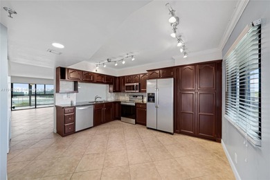 Corner Unit in Cypress Bend - Pompano Beach 2 bed, 2 bath condo