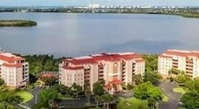 Breathtaking views of Barfield Bay, Marco's skyline and dazzling