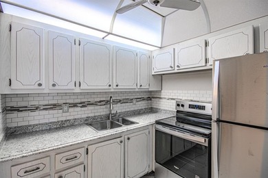 BEAUTIFUL AND BRIGHT UNIT FEATURING 1 BEDROOM AND 1.5 BATHS