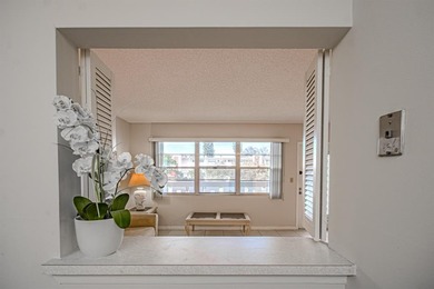 BEAUTIFUL AND BRIGHT UNIT FEATURING 1 BEDROOM AND 1.5 BATHS