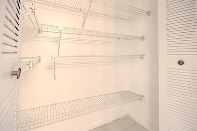 BEAUTIFUL AND BRIGHT UNIT FEATURING 1 BEDROOM AND 1.5 BATHS