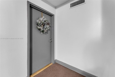 Charming Remodeled Kitchen, 2 bedroom & 2 bathroom, Shutters