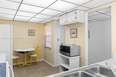 Welcome to your slice of paradise in the heart of Naples! This