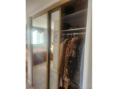 Beautiful and spacious updated 1 bedroom 1 1/2 bath  condo in a