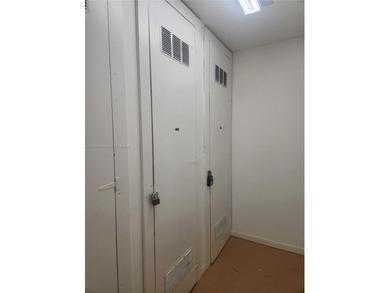 Beautiful and spacious updated 1 bedroom 1 1/2 bath  condo in a