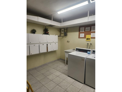 Beautiful and spacious updated 1 bedroom 1 1/2 bath  condo in a