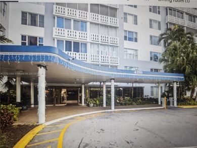 Beautiful and spacious updated 1 bedroom 1 1/2 bath  condo in a