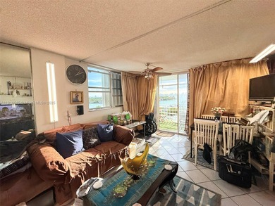 Incredible bay views in the heart of Miami Beach! This corner