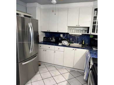 Incredible bay views in the heart of Miami Beach! This corner