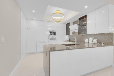 Beautyful Ocean front condo. Airy and spacious over 2000sf