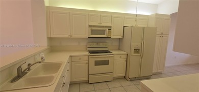 Welcome to Southampton Condominiums at King's Point -- a highly