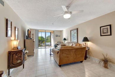 Great central location, walking distance to beach, as well as
