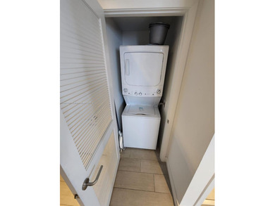 HYDE BEACH HOUSE GEM! 2 Bed/2 Bath condo-hotel unit on the 17th