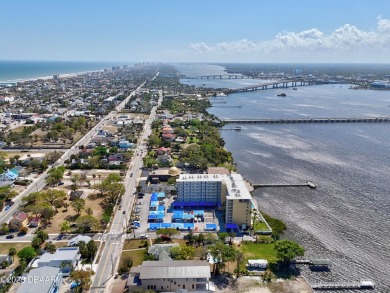 Gorgeous Waterfront Condo with Breathtaking Views! Wake up to