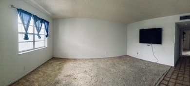 Quiet 2nd floor unit. Lift avaiable. private patio.roof 2011