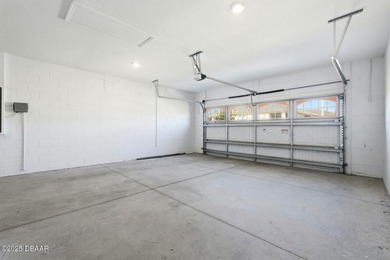 SELLERS ARE MOTIVATED Immaculate, move-in ready ranch with