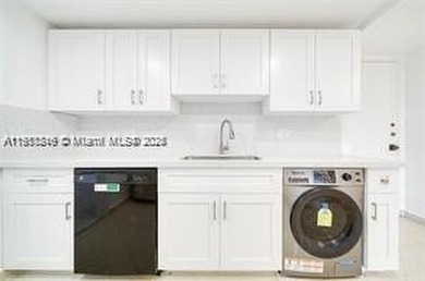 Gorgeous 2 BR & 3 BA unit at prestigious landmark The Cricket