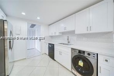 Gorgeous 2 BR & 3 BA unit at prestigious landmark The Cricket