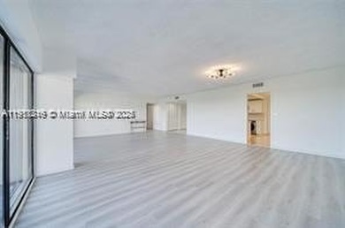 Gorgeous 2 BR & 3 BA unit at prestigious landmark The Cricket